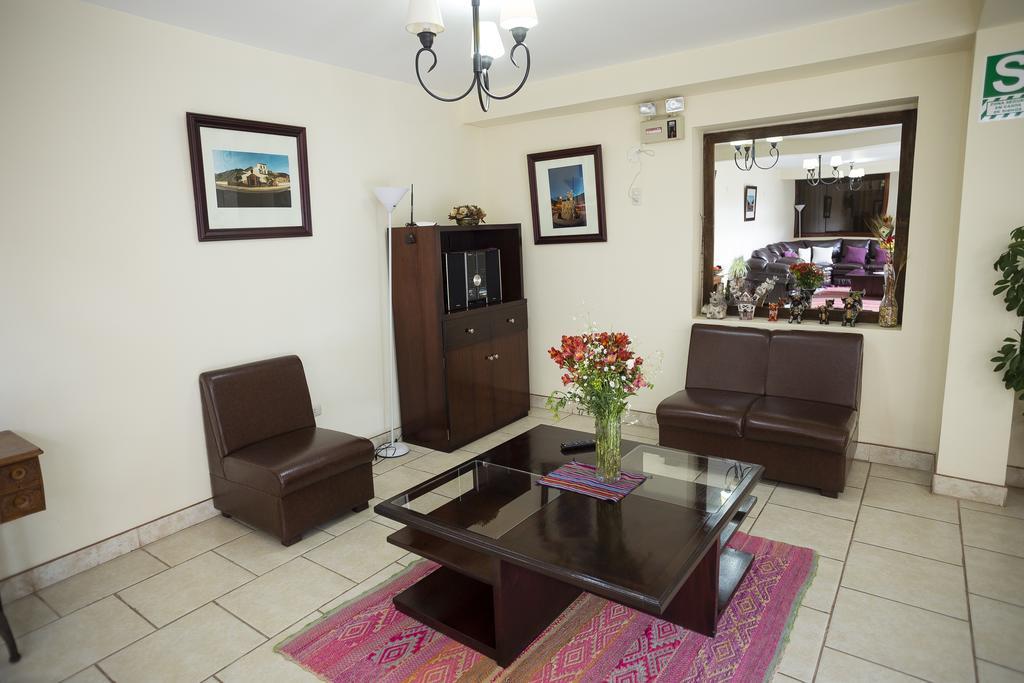 Yucay Plaza Inn Екстер'єр фото