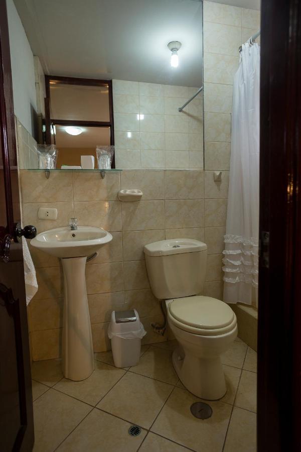 Yucay Plaza Inn Екстер'єр фото